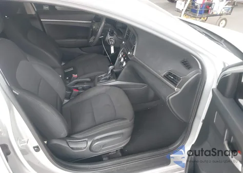 2019 Hyundai Elantra Se z USA, uszkodzony, nr VIN 5NPD74LFXKH452502